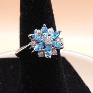 18k HGE Plated White Gold Blue & White Rhinestone Cocktail Ring Sz. 5.5